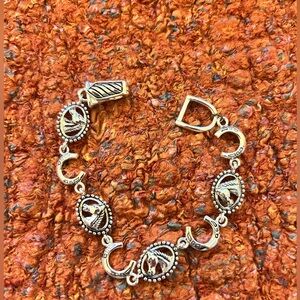 Super cute silver Horse lover / Equestrian charm bracelet.